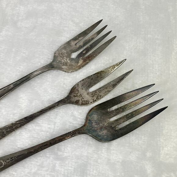 3 Vintage Silverplate Serving Forks 8-9" Mixed Patterns Rogers Gorham Lot - Picture 7 of 7